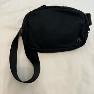Lululemon everywhere belt bag 1L